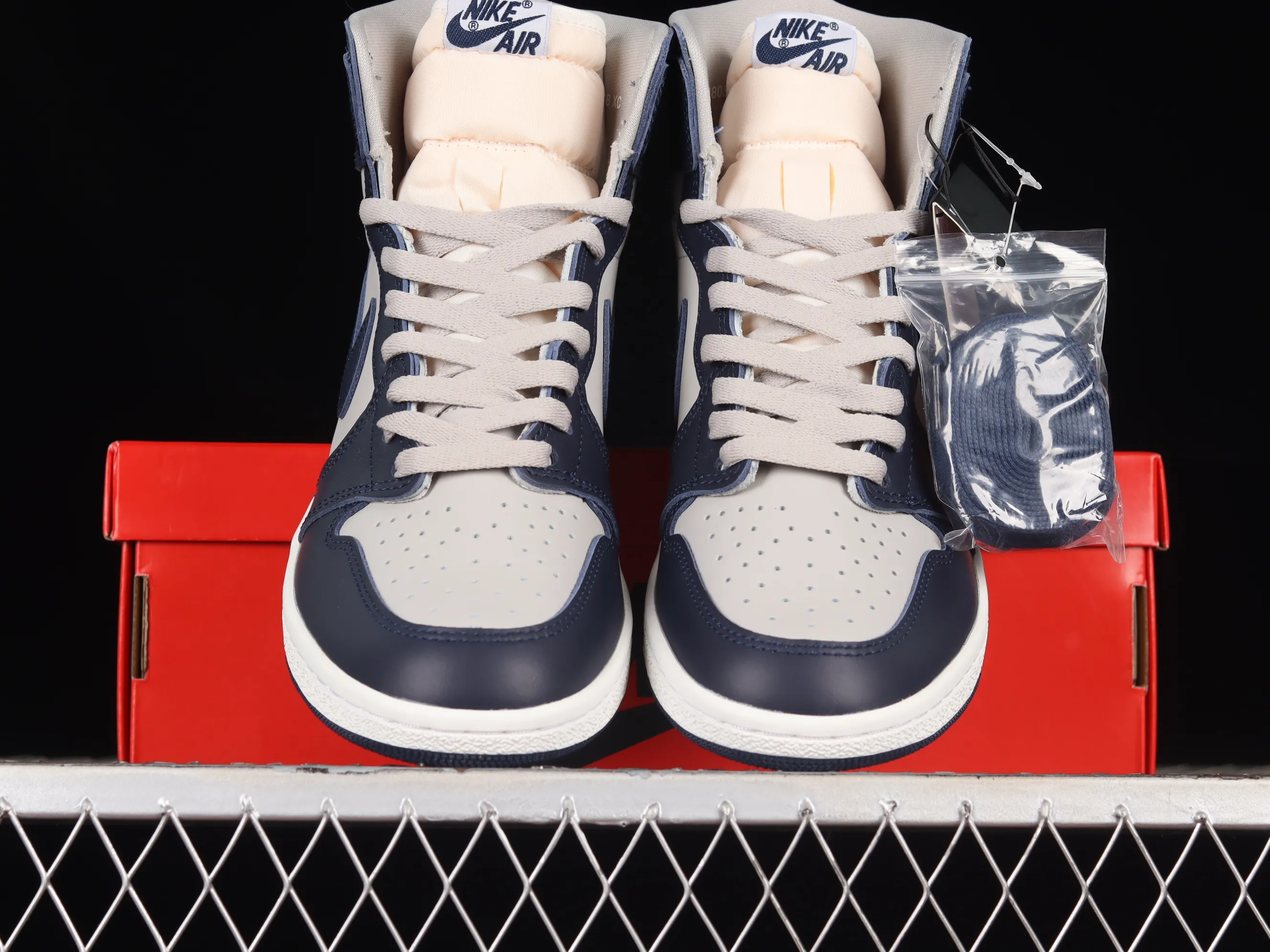 All categories Air Jordan Jordan series basketball shoes Air Jordan 1 High LJR version Air Jordan 1 High "Georgetown" AJ1 Joe 1 Georgetown high-top basketball shoes BQ4422-400